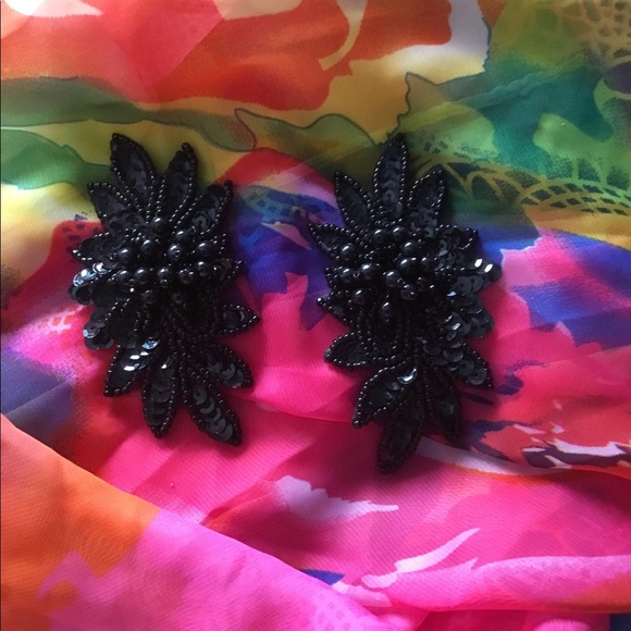 ๐ธ Vtg 80s Black Beaded Clip Earrings Vintage Beads Beading 80โs 1980โs GUC ๐บ - Picture 3 of 10